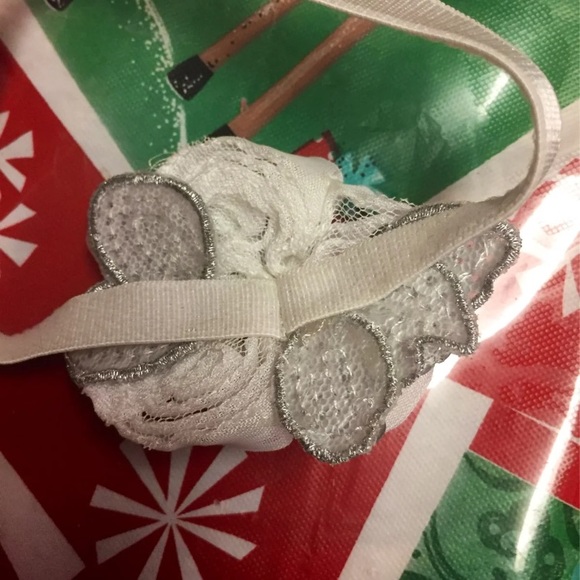 Pearly 🌺 Sequin Ruffle Infant Headband - Picture 3 of 4